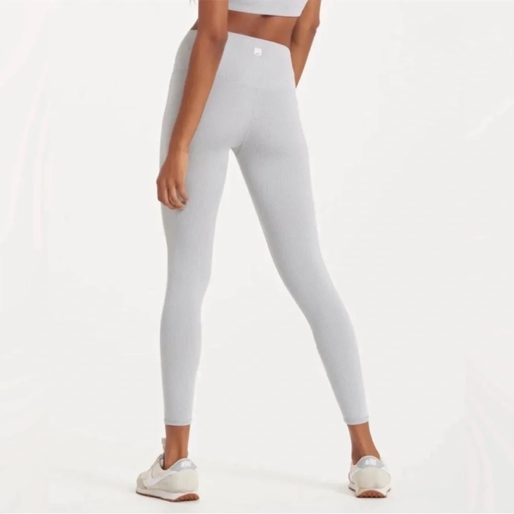NEW Vuori Lux Rib Studio Legging - Picture 2 of 11